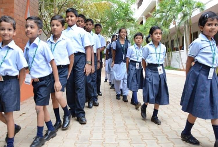 தனியார் பள்ளிக் கல்விக் கட்டணத்தை அரசே ஏற்கக் கோரி வழக்கு: பதிலளிக்க ஐகோர்ட் உத்தரவு!