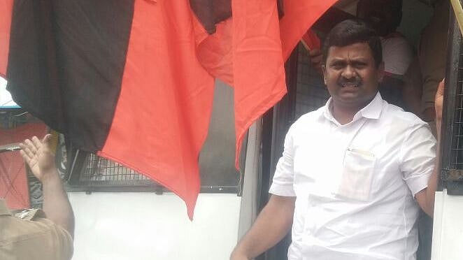 “மூடப்பட்ட மருந்தகங்கள், மருத்துவமனைகளை திறக்க வேண்டும்” : பென்னாகரம் தி.மு.க எம்.எல்.ஏ வலியுறுத்தல்!