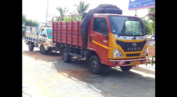 ‘மாட்டுத்தீவன வண்டி’என ஸ்டிக்கர் ஒட்டி 1,000 கிலோ குட்கா கடத்தல்: ஆளும் கட்சி முக்கிய புள்ளிக்கு தொடர்பு?