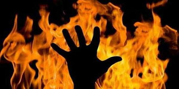 வாகனத்தை பறிமுதல் செய்ததால் தீக்குளித்த ஆம்பூர் இளைஞர் - 5 போலிஸார் பணியிட மாற்றம் 