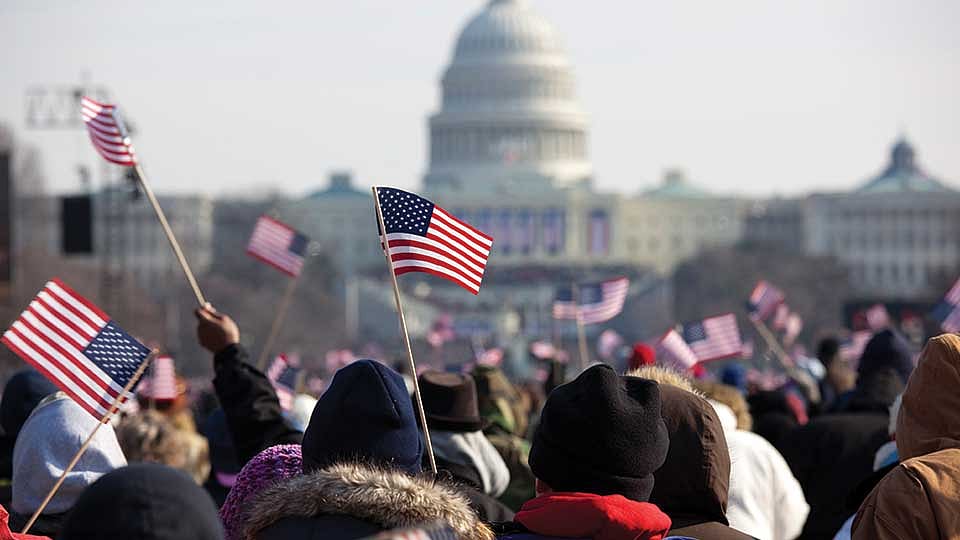 கொரோனா அச்சுறுத்தல்.. பொருளாதார வீழ்ச்சி : தோல்வி பயத்தால் அதிபர் தேர்தலை ஒத்திவைக்க டிரம்ப் திட்டம்?