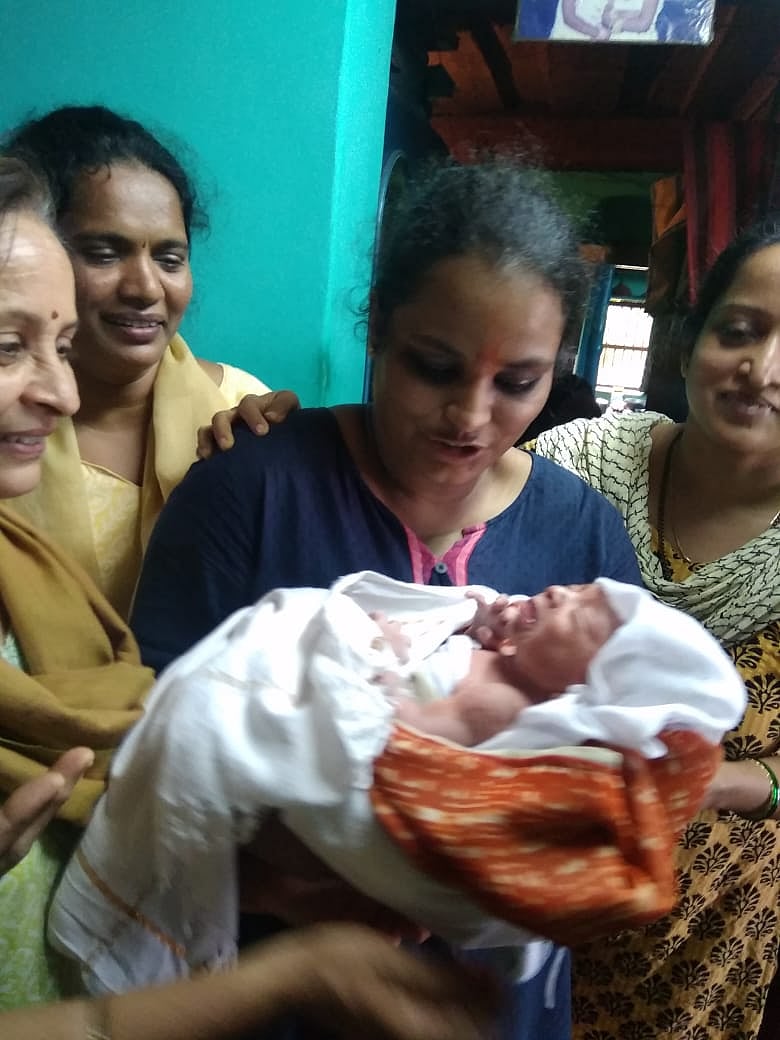 'நண்பன்' பட பாணியில் மருத்துவர் அறிவுரைப்படி பெண்ணுக்கு பிரசவம் - கர்நாடகாவில் ஆச்சர்ய சம்பவம்!