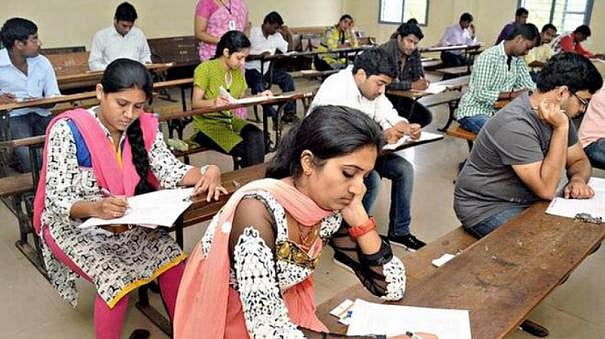 நடப்பு செமஸ்டர் தேர்வுகள் ரத்து.. ஆனால் அரியர்ஸ் தேர்வுகள்? செக் மேட் வைத்த உயர் கல்வித்துறை! 