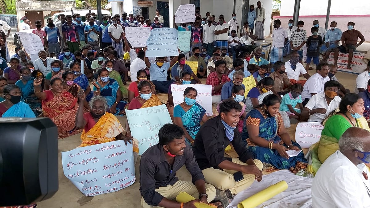 இழப்பீடு தராமல் எரிவாயு குழாய் பதிக்கும் பணிகளில் ஈடுபட்ட ஐ.ஓ.சி.எல் - விவசாயிகள் கடும் எதிர்ப்பு!