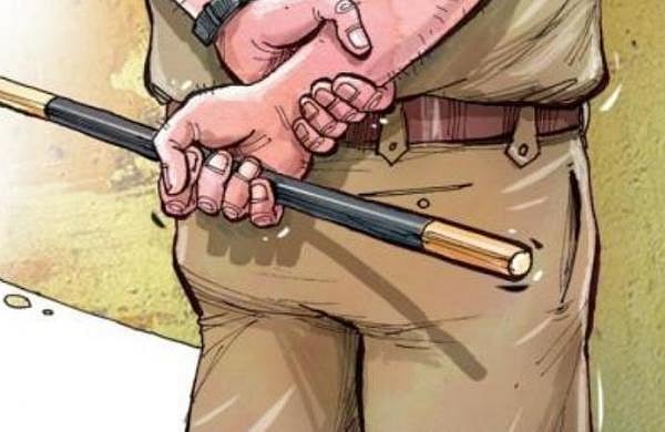 கட்டப்பஞ்சாயத்தில் ஈடுபட்ட போலிஸார் மீது வழக்கு தொடுத்ததால் பொய் வழக்கு போட்டு கடுமையாக தாக்கிய போலிஸ்!