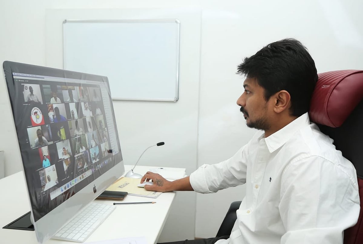 “கொரோனா பரவலை கட்டுப்படுத்த டாஸ்மாக்கை முழுவதும் இழுத்து மூடுங்கள்” - தி.மு.க இளைஞரணியின் தீர்மானங்கள்!