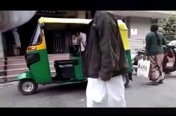 “மருத்துவமனைகளில் அனுமதி மறுப்பு; ஓடும் ஆட்டோவில் பிறந்த குழந்தை உயிரிழப்பு” : பெங்களூரில் சோகம்!