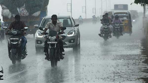 அடுத்த 2 நாட்களுக்கு 16 மாவட்டங்களில் கன & மிதமான மழைக்கு வாய்ப்பு - தமிழக வானிலை நிலவரம்!