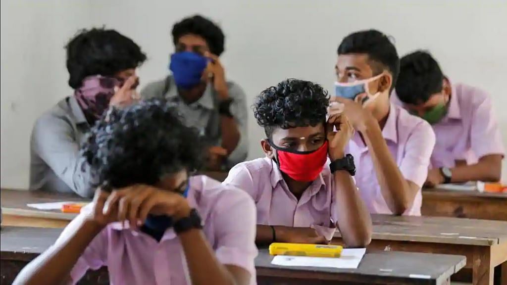 செப்டம்பர் 1 முதல் படிப்படியாகப் பள்ளிகள் திறக்கப்படுமா? - ஆலோசித்துவரும் மத்திய அரசு!