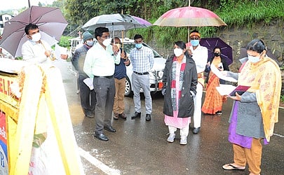 “புரட்டிப்போடும் கனமழை.. ஸ்தம்பித்தது நீலகிரி”: ரெட் அலர்ட் கொடுத்தும் நடவடிக்கை எடுக்காத அ.தி.மு.க அரசு!