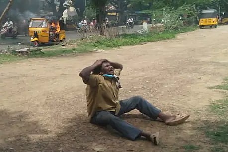 காப்பீடு கட்ட பணமில்லை: ஆட்டோவுக்கு FC செய்ய மறுத்த RI.. விரக்தியில் ஆட்டோவை எரித்த கதறிய டிரைவர்! 