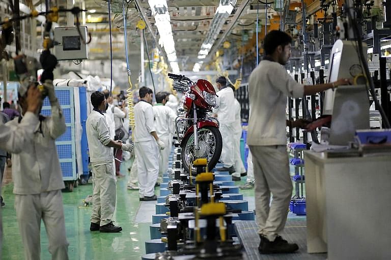 “மோடி ஆட்சியில் இனி வளர்ச்சிக்கு வாய்ப்பு இல்லை” : வாகன விற்பனை கடும் சரிவை சந்திக்கும் - ‘ACMA’ அறிக்கை!