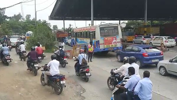 சென்னைக்கு படையெடுத்த 7,400 பேர்.. ஒரே நாளில் 1.20 லட்சம் பேருக்கு E-Pass - காற்றில் பறக்கும் கொரோனா!