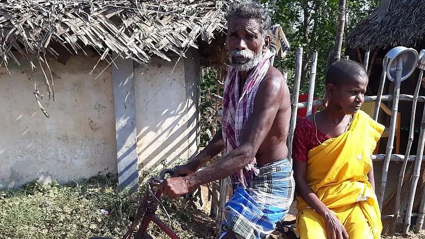 மனைவி சிகிச்சைக்காக சைக்கிளில் 120கி.மீ பயணம் செய்த கணவர் - 5 மாதத்திற்கு பிறகு மனைவியை பறிகொடுத்த சோகம்!
