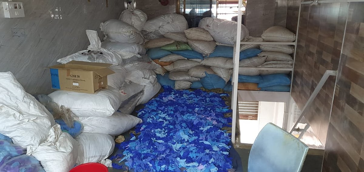 பயன்படுத்திய கையுறைகளை கழுவி விற்ற கும்பல் - அதிர்ச்சி தகவல்!