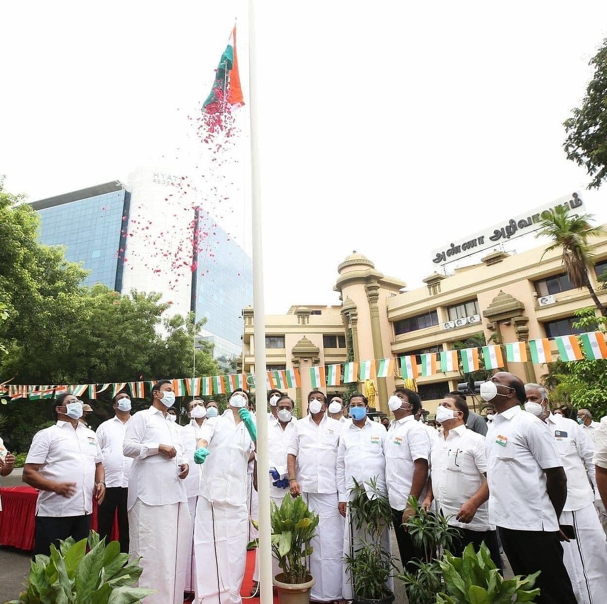 74வது சுதந்திர தின கொண்டாட்டம் : தி.மு.க தலைவர் மு.க.ஸ்டாலின் தேசிய கொடியேற்றி மரியாதை!