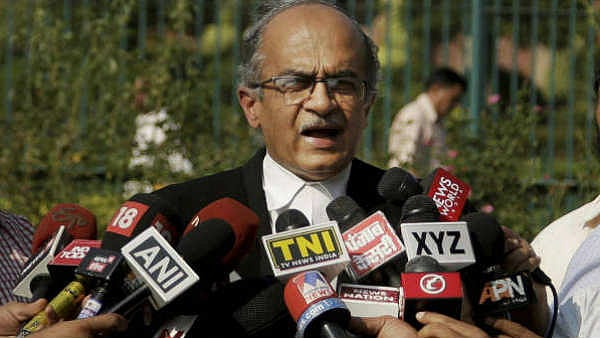 பிரஷாந்த் பூஷனின் 2009ம் ஆண்டு நீதிமன்ற அவமதிப்பு வழக்கு: புதிய அமர்வுக்கு மாற்றி உச்சநீதிமன்றம் உத்தரவு!