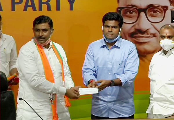 நேற்று “கடைசி மூச்சு உள்ளவரை கன்னடன்” ; இன்று “என்றும் தமிழன்” - அண்ணாமலையின் அந்தர்பல்டி!