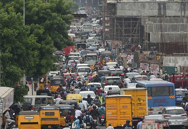 இ பாஸ் முறையால் அவதியுறும் மக்கள்: நீடிக்குமா? ரத்தாகுமா? ஆக.,29ல் தமிழக அரசு ஆலோசனை - ஐகோர்ட்டில் தகவல்