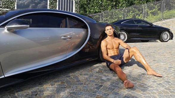 ரூ.75 கோடி மதிப்புள்ள “BUGATTI” காரை வாங்கிய கால்பந்து உலகின் சூப்பர் ஸ்டார்  ரொனால்டோ!