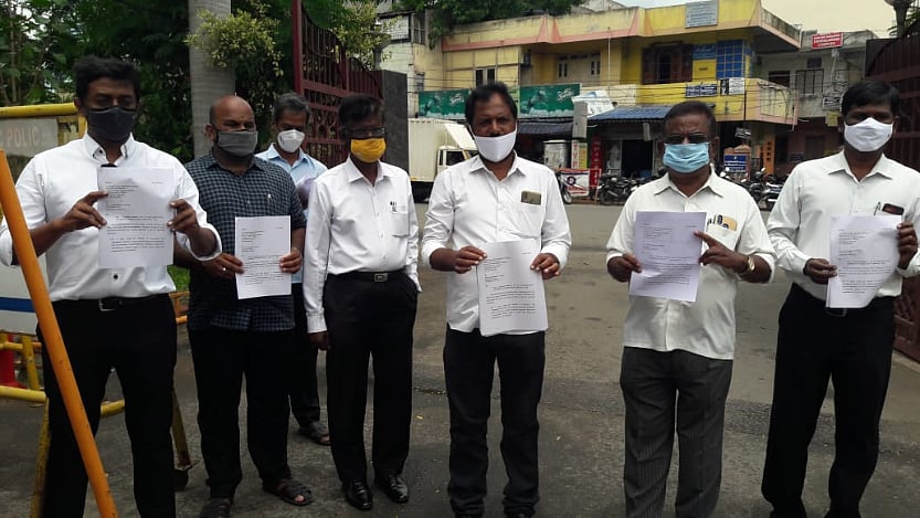 மதன், மாரி அடுத்து முருகானந்தம்: ஆ.ராசா MP குறித்து ட்விட்டரில் இழிவாக பேசிய பா.ஜ.க நிர்வாகி மீது புகார்!