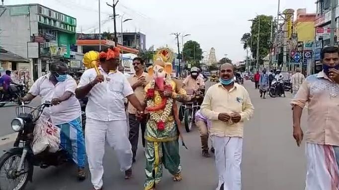 அரசு சிலைக்குத் தடை போட்டதால் விநாயகர் வேடம் போட்டு ஊர்வலம் போக முயன்ற பா.ஜ.கவினர் கைது!