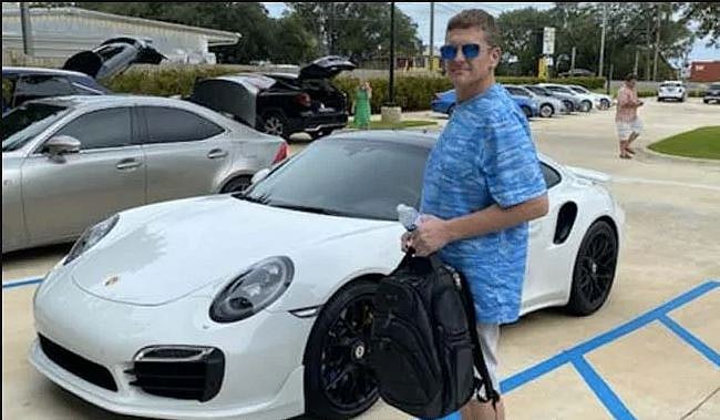 வீட்டிலேயே காசோலை தயாரித்து 1 கோடி ரூபாய் மதிப்புள்ள காரை வாங்கிய நபர் - ஷோரூம் நிர்வாகிகள் அதிர்ச்சி!