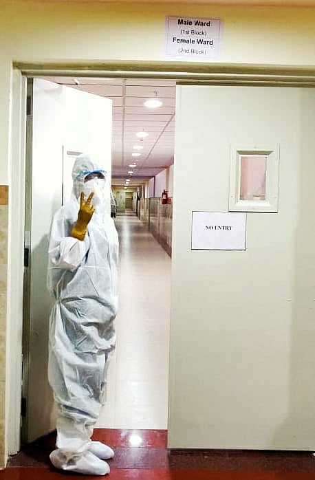 ''நலம் விசாரிக்கக்கூட பயந்தார்கள்..'' : கொரோனா வார்டில் பணியாற்றிய ஒரு இளம் பெண் மருத்துவரின் அனுபவங்கள்!