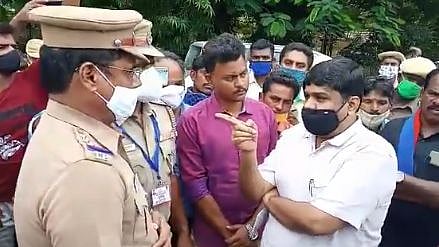 மக்கள் பிரதிநிதியை ஆலோசனை கூட்டத்திற்கு அனுமதிக்காத காவல்துறை - கேள்வி கேட்ட தர்மபுரி எம்.பி! (வீடியோ)