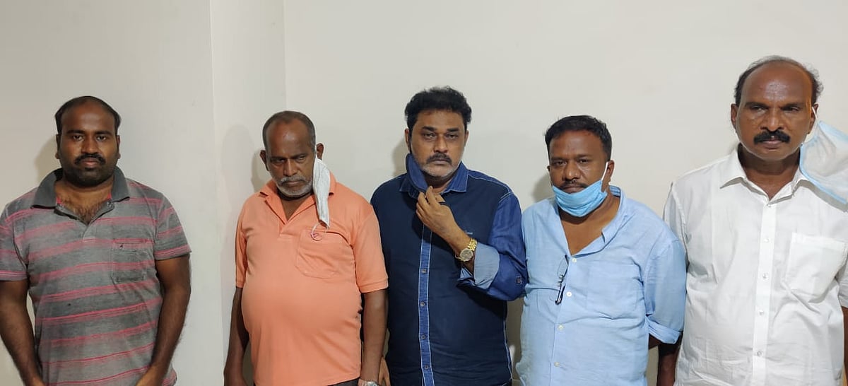 ஊரடங்கில்  தலைத்தூக்கும் சூதாட்டம்.. சென்னையில் அ.தி.மு.க நிர்வாகிகள் உட்பட  28 பேர் கைது!