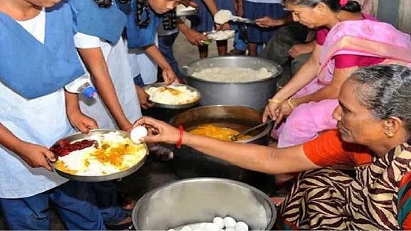 “பள்ளி மாணவர்களுக்கு சத்துணவு முட்டையை பெற்றோரை வரவழைத்து வழங்கவேண்டும்”: தமிழக அரசுக்கு ஐகோர்ட் உத்தரவு!