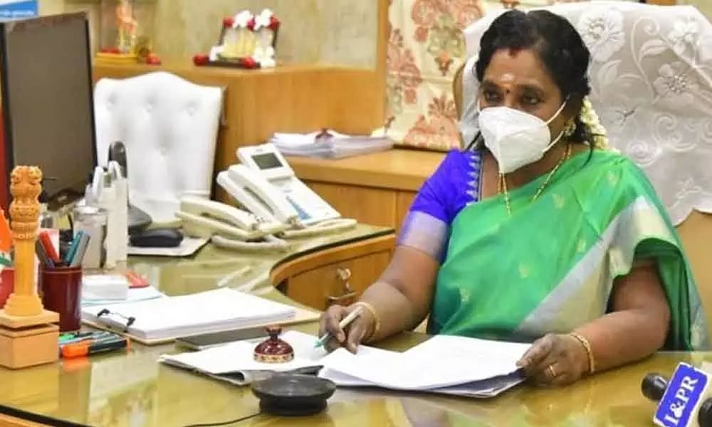 “நீங்கள் ஆளுநரா அல்லது பா.ஜ.க தலைவரா?” : தமிழிசை சவுந்தர்ராஜன் கருத்தால் கொந்தளித்த தெலங்கானா எம்.எல்.ஏ!