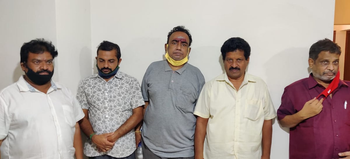 ஊரடங்கில்  தலைத்தூக்கும் சூதாட்டம்.. சென்னையில் அ.தி.மு.க நிர்வாகிகள் உட்பட  28 பேர் கைது!