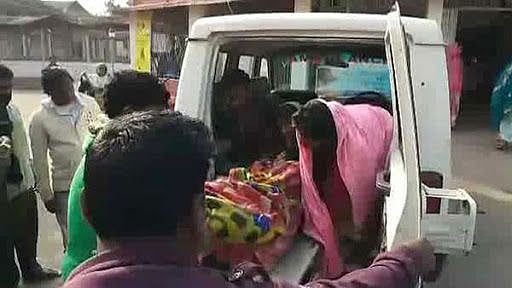 மதுபோதைக்காக தண்ணீரில் சானிடைசர் கலந்து குடித்த 3 பேர் பரிதாப பலி - ஆந்திராவில் மீண்டும் சோகம்!