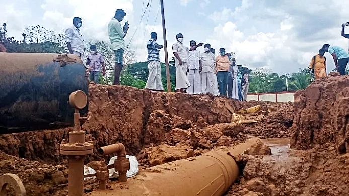 “ஊரடங்கை பயன்படுத்தி குழாய் பதிக்கும் கெயில் நிறுவனம்” : காற்றில் பறந்த முதல்வரின் அறிவிப்பு!