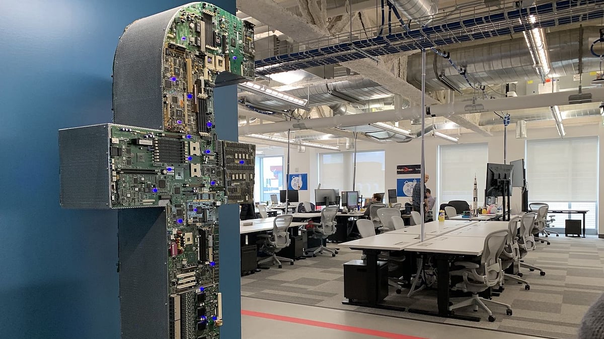 ஊழியர்களை ஜூன் 2021 வரை வீட்டிலிருந்தே வேலை செய்ய அறிவுறுத்தியுள்ள ஃபேஸ்புக் - போனஸும் அறிவிப்பு!