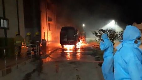 கொரோனா நோயாளி சென்ற 108 ஆம்புலன்ஸில் சிலிண்டர் வெடித்து தீ விபத்து: தென்காசியில் நடந்த அதிர்ச்சி சம்பவம்!