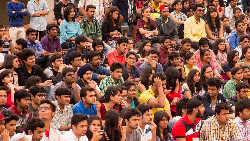 “இளைஞர்களே அதிகமாக கொரோனாவை பரப்புகிறார்கள்” - உலக சுகாதார நிறுவனம் தகவல்!