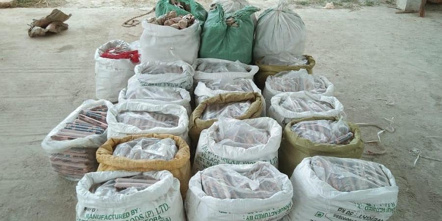 சென்னையில் பாதுகாப்பில்லாத நிலையில் அம்மோனியம் நைட்ரேட் : பொய் சொல்கிறதா சுங்கத்துறை? - உண்மை என்ன?