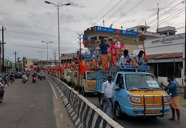 தடையை மீறி விநாயகர் ஊர்வலம் நடத்த இந்து முன்னணி முயற்சி : நடவடிக்கை எடுக்கக் கோரி ஐகோர்ட்டில் வழக்கு!