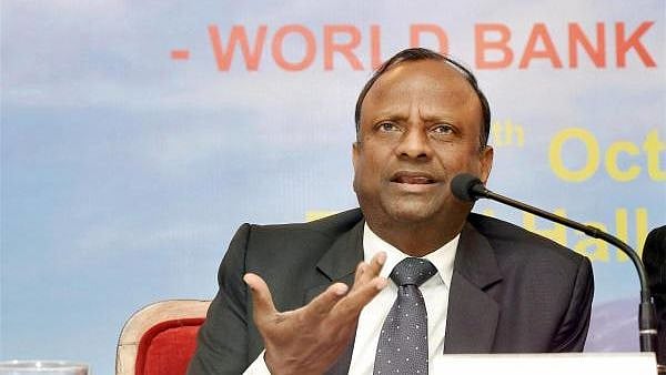 பொதுத்துறை வங்கிகளை தனியாருக்கு விற்பதை நியாயப்படுத்தி பேசிய SBI தலைவர் - கொந்தளித்த வங்கி ஊழியர்கள்!