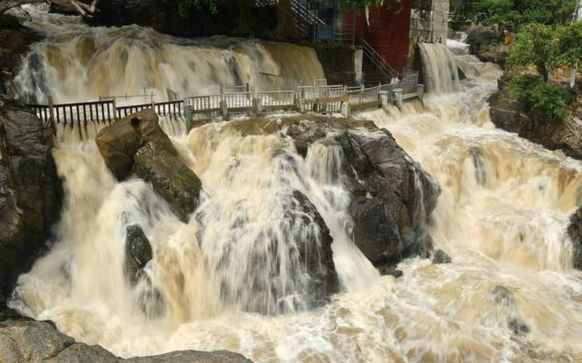 அதீத கனமழைக்கு வாய்ப்பு... கோவை, நீலகிரி, தேனி மாவட்டங்களுக்கு ரெட் அலெர்ட் - சென்னை வானிலை அறிவிப்பு!