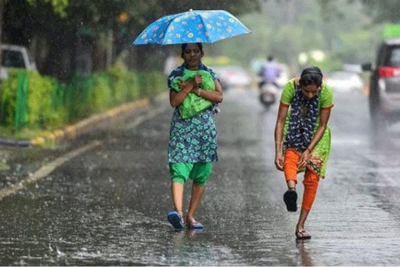 வங்கக்கடலில் குறைந்த காற்றழுத்தம்? அடுத்த 2 நாளுக்கு தமிழகத்தின் 17 மாவட்டங்களில் மிதமான மழைக்கு வாய்ப்பு