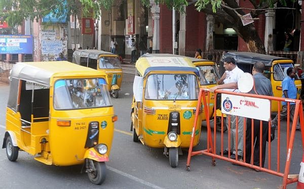 “ரூ.600-க்கு ஸ்டிக்கர் ஒட்டினால் தான் ஆட்டோக்களுக்கு எஃப்.சி”: ஆட்டோ ஓட்டுநர்களை வஞ்சிக்கும் அதிமுக அரசு!