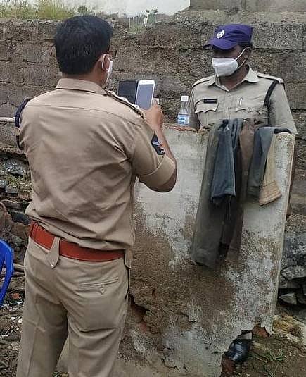 மதுபோதைக்காக தண்ணீரில் சானிடைசர் கலந்து குடித்த 3 பேர் பரிதாப பலி - ஆந்திராவில் மீண்டும் சோகம்!