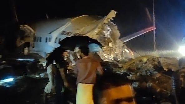 191 பேர் பயணித்த வந்தே பாரத் விமானம் தரையிறங்கியபோது கோர விபத்து - விமானி பலியானதாக தகவல்!