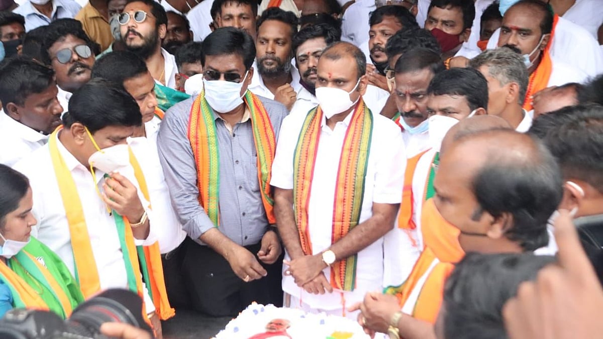 மோடியின் பிறந்தநாள் கொண்டாட்டத்தில் விதிமுறைகளை மீறிய பாஜக மாநில தலைவர் உட்பட 106 பேர் மீது வழக்கு பதிவு!