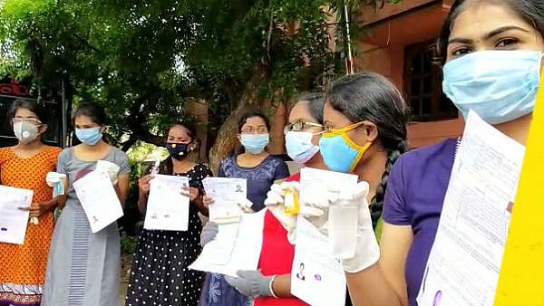 உணவின்றி தவித்த மாணவர்கள்: மாணவிகளை தலைவிரி கோலமாக தேர்வு எழுத வைத்த கொடுமை- பல இடங்களில் குளறுபடி! #NEET