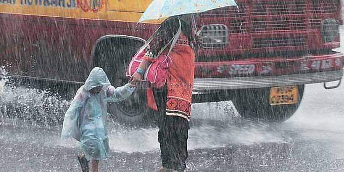 தமிழகத்தில் 6 மாவட்டங்களில் இடியுடன் கூடிய மிதமான மழைக்கு வாய்ப்பு.. சென்னையில் லேசான மழை பெய்யக்கூடும்!