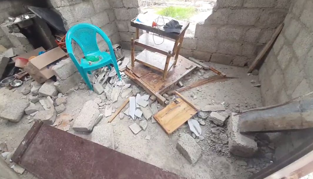 கணவனால் கைவிடப்பட்ட பெண்ணின் வீட்டை உடைத்து நொறுக்கிய அ.தி.மு.க பிரமுகர் : கன்னியாகுமரியில் அராஜகம்!